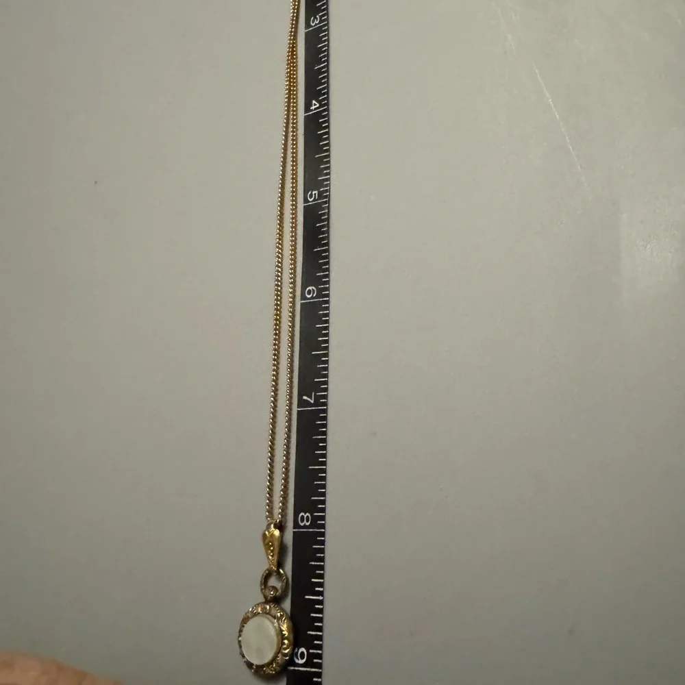 Antique mother of pearl small locket in gold filled - Picture 2 of 8